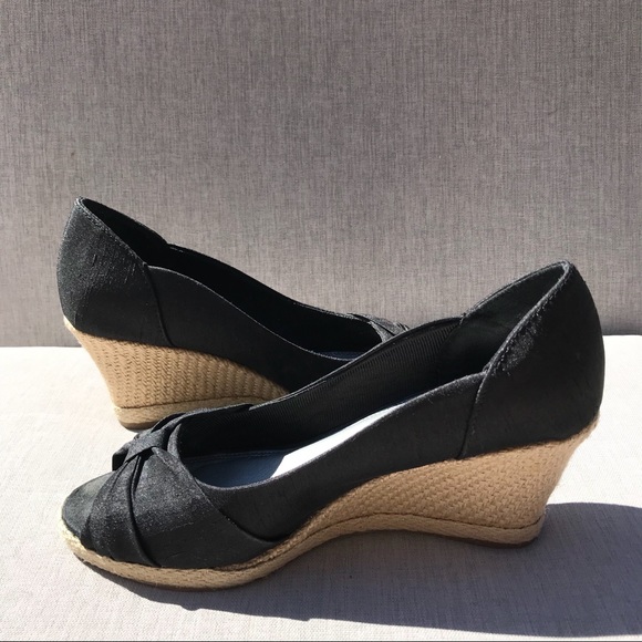 Black Knotted Wedges Naturalizer - Picture 3 of 5